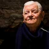 Prima di accedere incontriamo l�86enne padre Nicola, colui che da 45 anni guida la congregazione dei rogazionisti, che nel 1974 acquistarono l�intera struttura da un privato. Il sacerdote ci illustra cos� la storia di questa cavit�